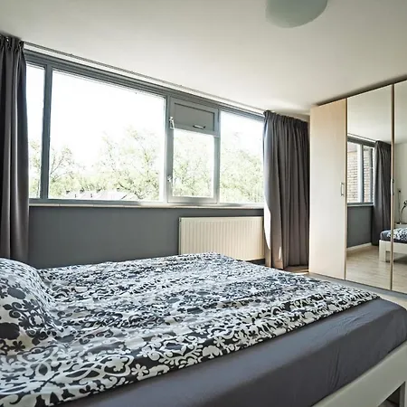 Lägenhet Barn-House # City House *